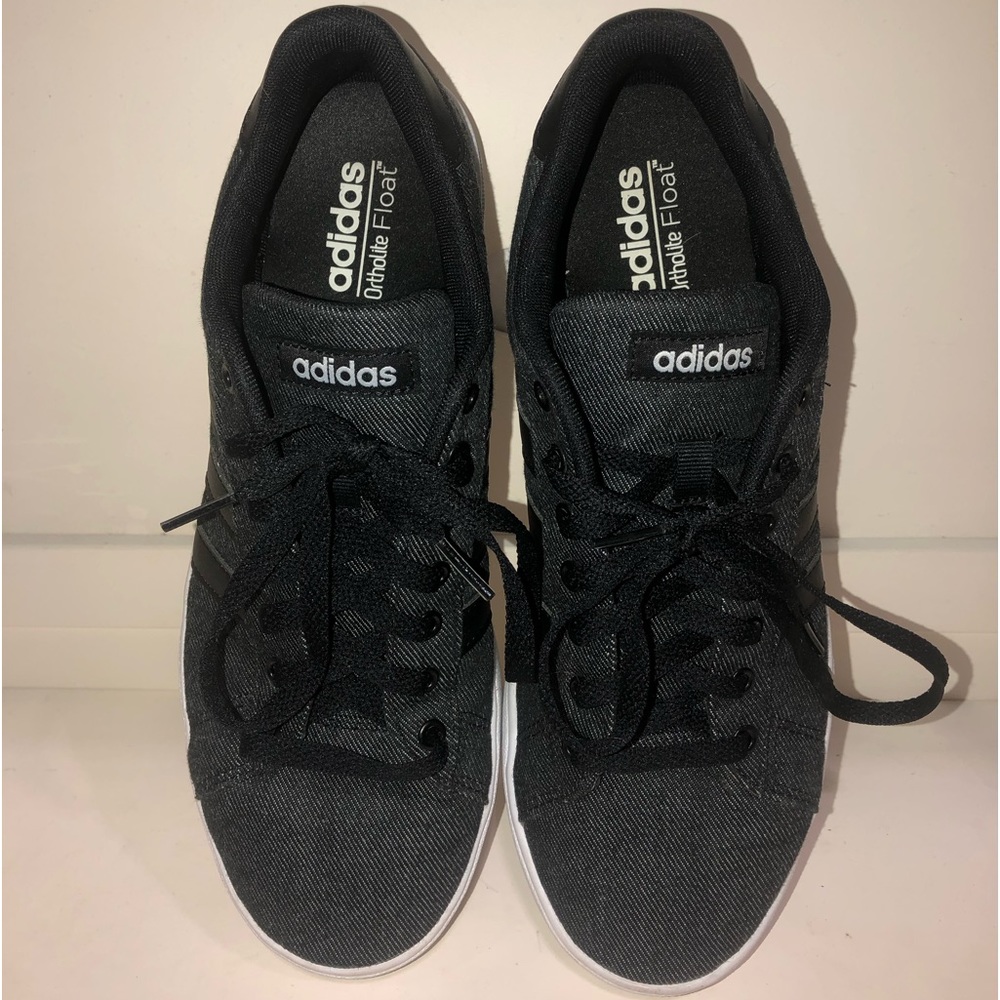 Mens size 9.5 Adidas 2019 Daily 2.0 DB0284 Casual lace up sneakers